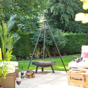 La Hacienda Tripod With Hanging Grill 