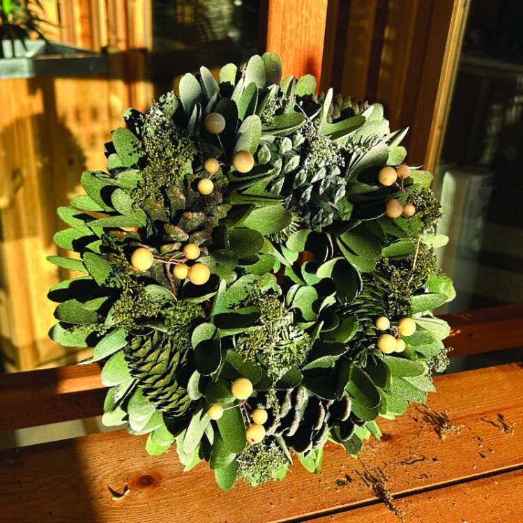 Osbourne Mistletoe Christmas Wreath - 27cm